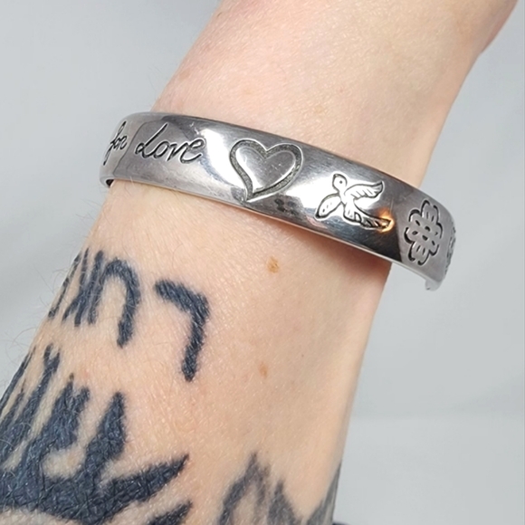Gucci Blind For Love Silver Cuff Bracelet - Picture 15 of 17